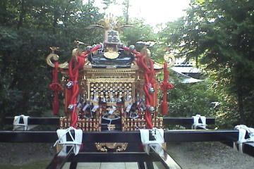 神社中神輿